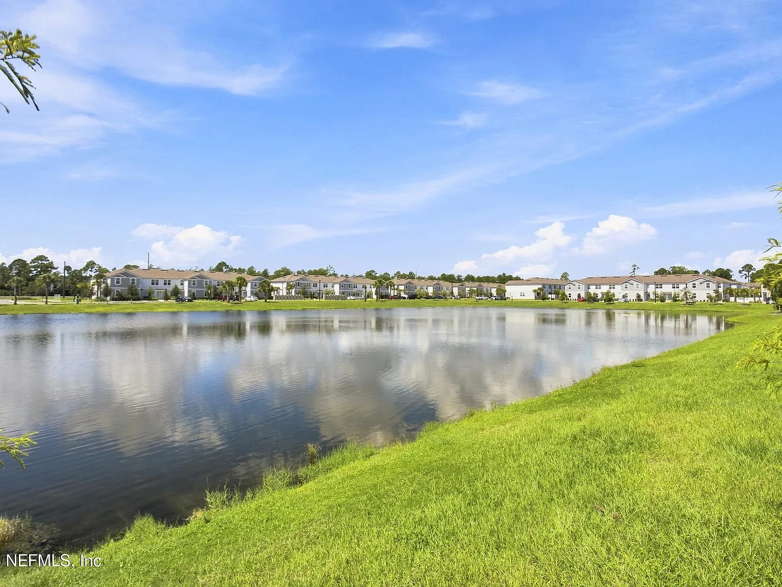 3 bed, 2.5 bath, 1308 sqft, $1,900 — Photo 4