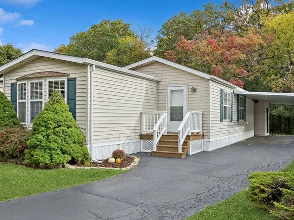 903 Crookedstick Ct, Crystal Lake, IL 60014