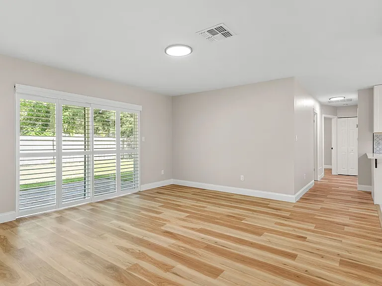 527 Cornwall Rd — Photo 9