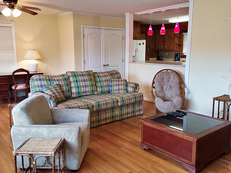 1316 Roberts St — Photo 14