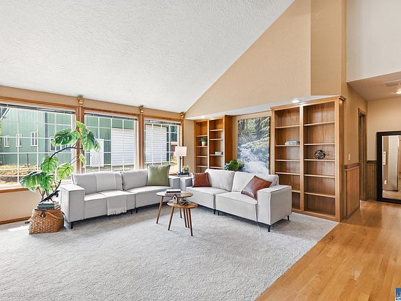 4th image of 13 Leeson Way