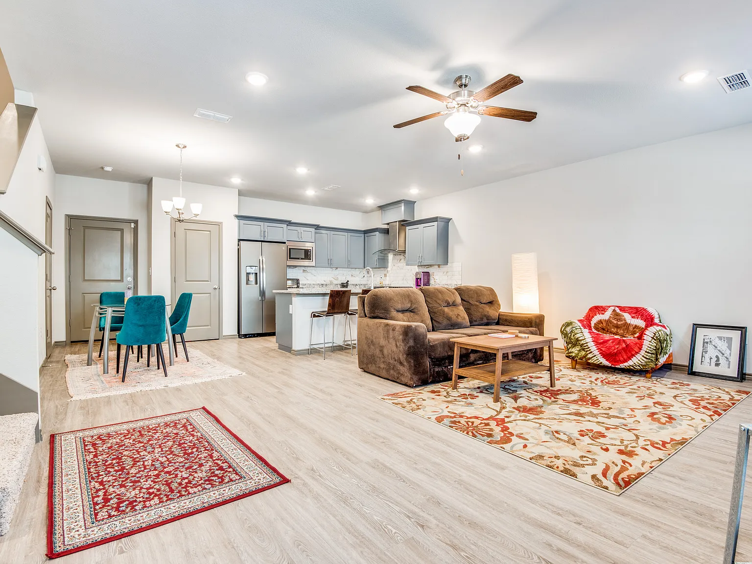 3 bed, 1951 sqft, $2,595 — Photo 2