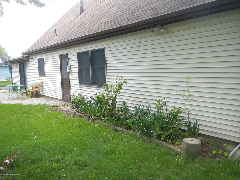 2nd image of 8 Roop Ave