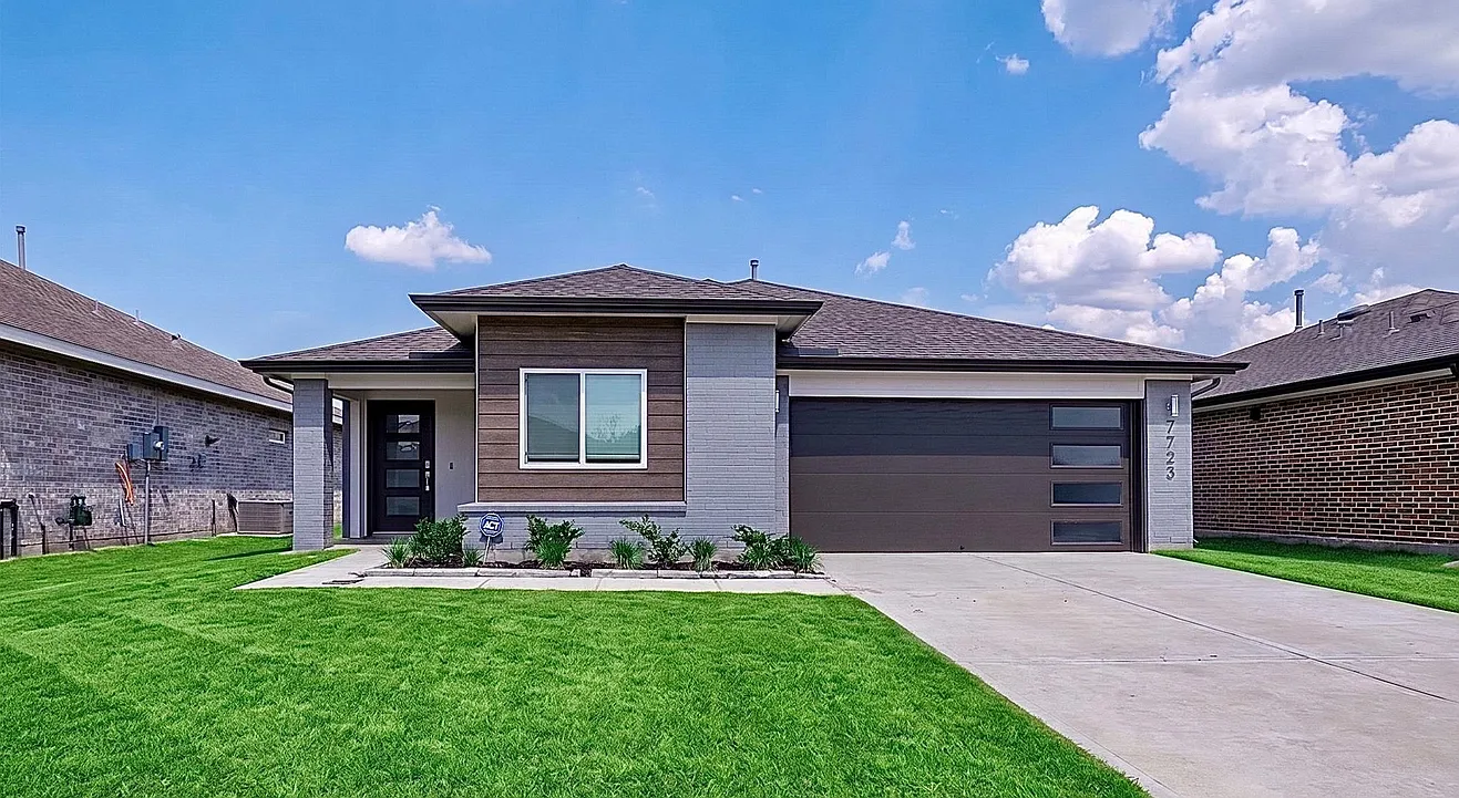 3 bed, 2.0 bath, $2,200 — Photo 1