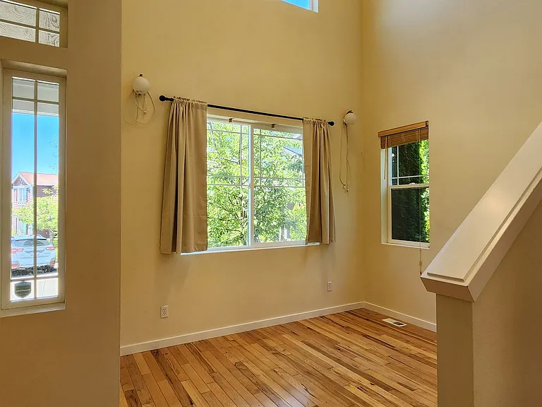 2567 NE Kensington Ct — Photo 6