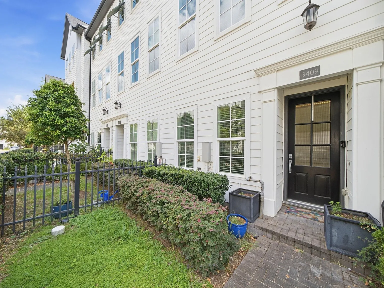 2 bed, 2.5 bath, 1419 sqft, $2,895 — Photo 2