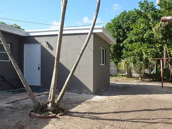 3rd image of 1737 NE 17th St