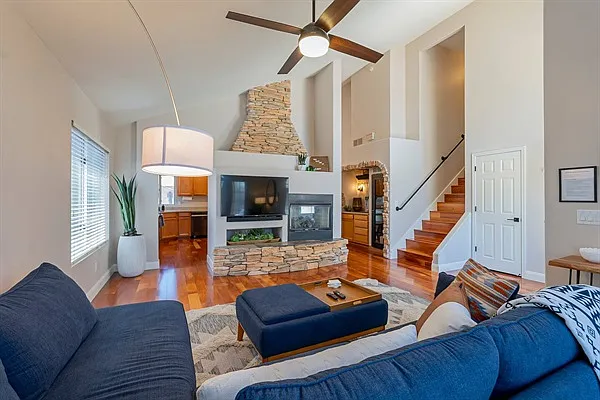 174 S Laguna Dr — Photo 6