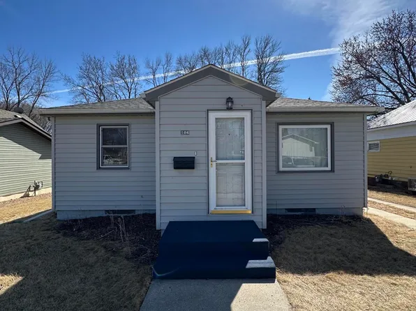 106 5th St E, Clear Lake, SD 57226