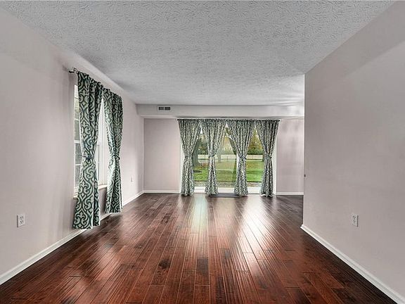 3rd image of 1931 King James Pkwy APT 120