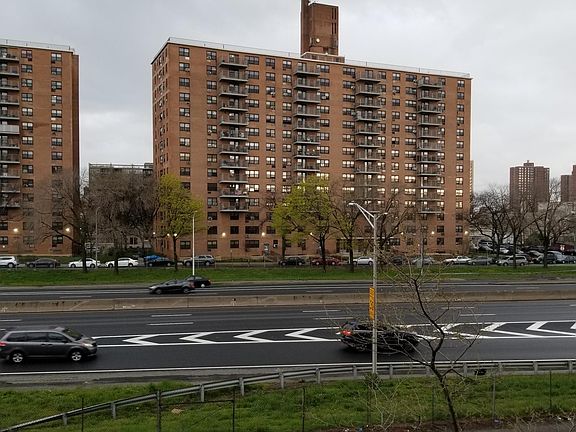 3rd image of 2015 Bruckner Blvd #8M