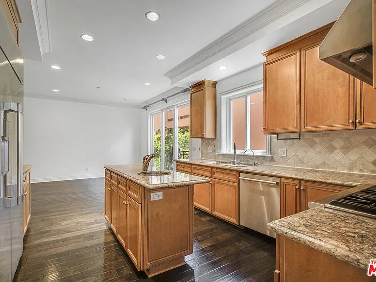 132 S Maple Dr #201 — Photo 9