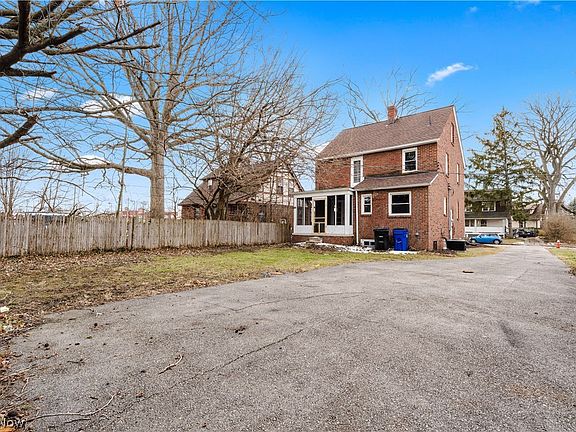 3rd image of 18303 Canterbury Rd