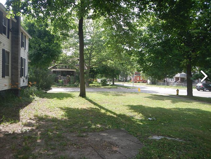 2nd image of 1028 N Park St