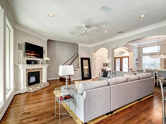 2nd image of 7923 N Wellington Ct