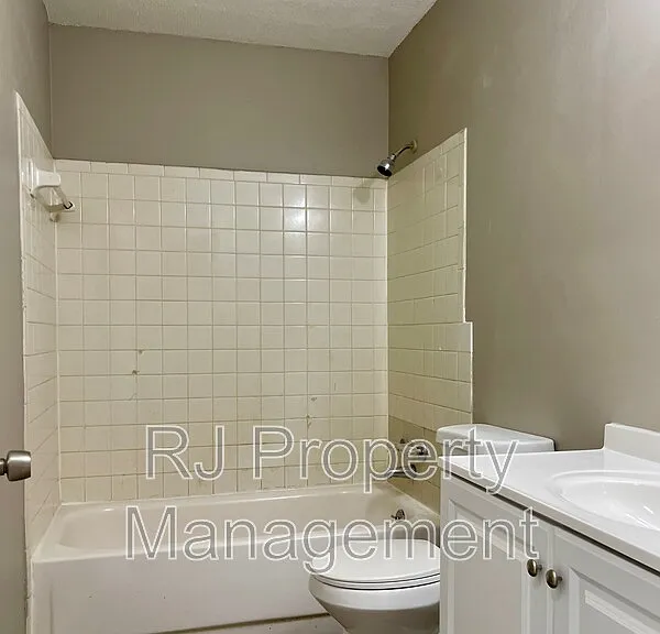 4211 Lansdowne Dr — Photo 16