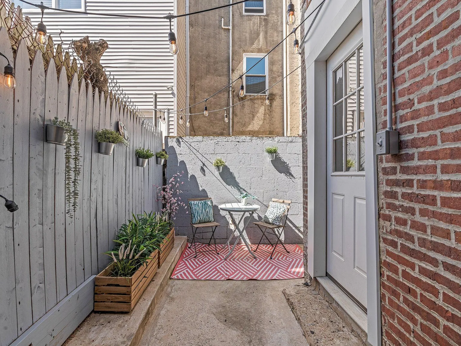 3 bed, 1352 sqft, $5,100 — Photo 4