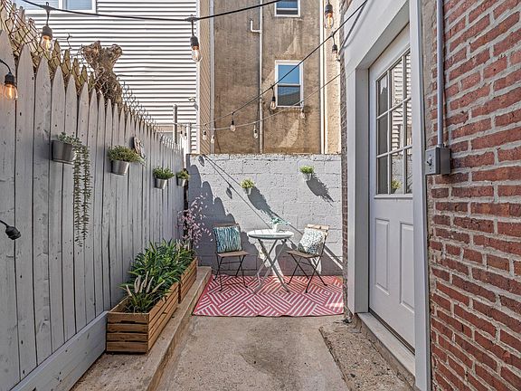 4th image of 1122 Oneil St