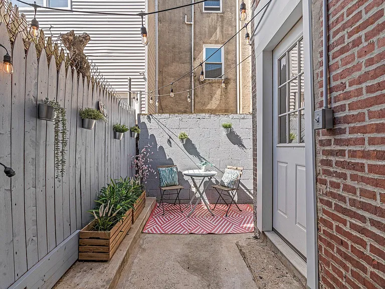 1122 O'Neil St — Photo 4