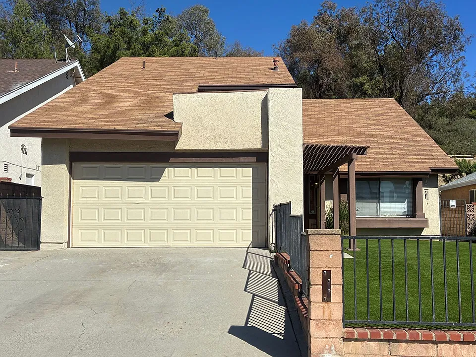 2328 S Lynn Ct