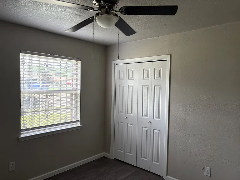 2402 Andover Dr — Photo 7