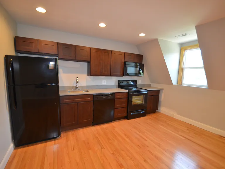 323 E University Pkwy #C — Photo 3