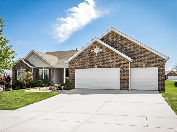 6750 Manchester Dr, Maryville, IL 62062