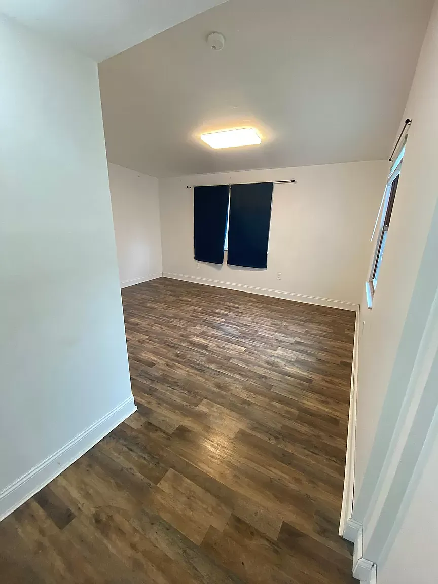 3 bed, 1222 sqft, $1,850 — Photo 2