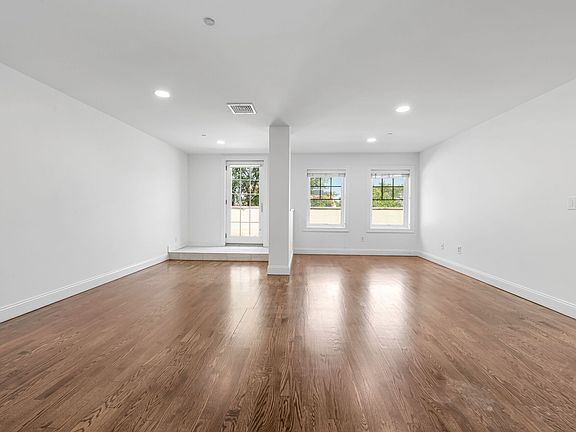 4th image of 30 Jefferson Ave #30B
