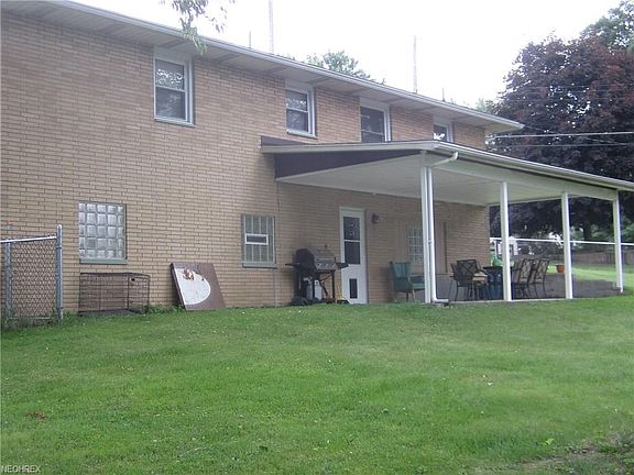 4th image of 132 2nd St NE