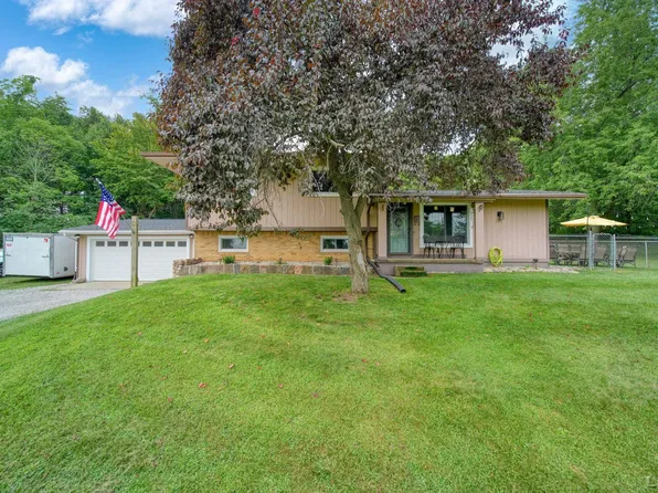 400 Willow Lake Rd, Addison, MI 49220