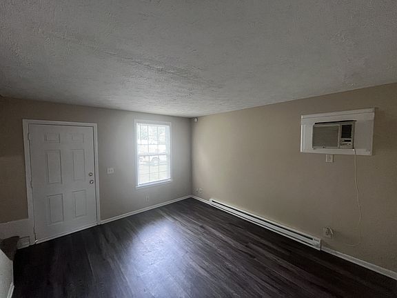 5th image of 400 Gillespie Ct