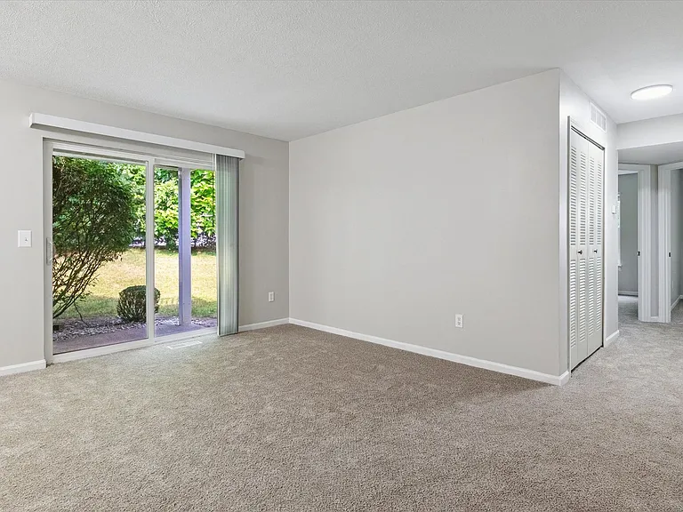 Hunter's Pond Apartments — Photo 18
