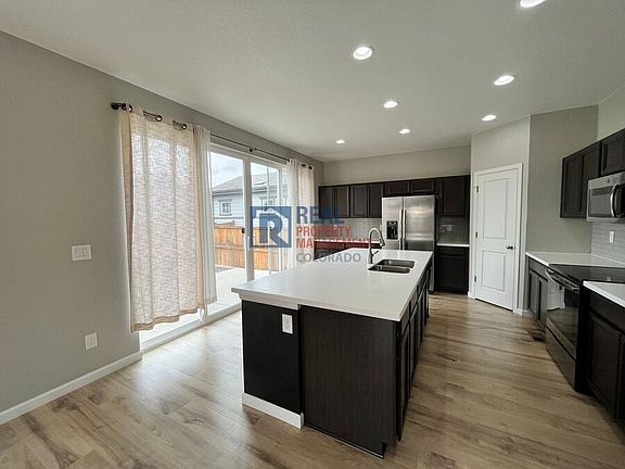 3rd image of 27898 E 8th Ave