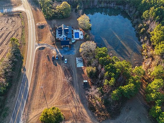 5th image of 1320 Empire Rd