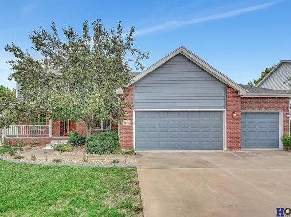 5930 Arrowwood Rd, Lincoln, NE 68526