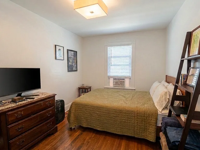 18 Russell St #1 — Photo 17