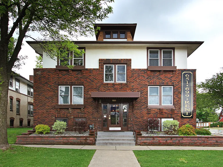 1576 Portland Apartments — Photo 9