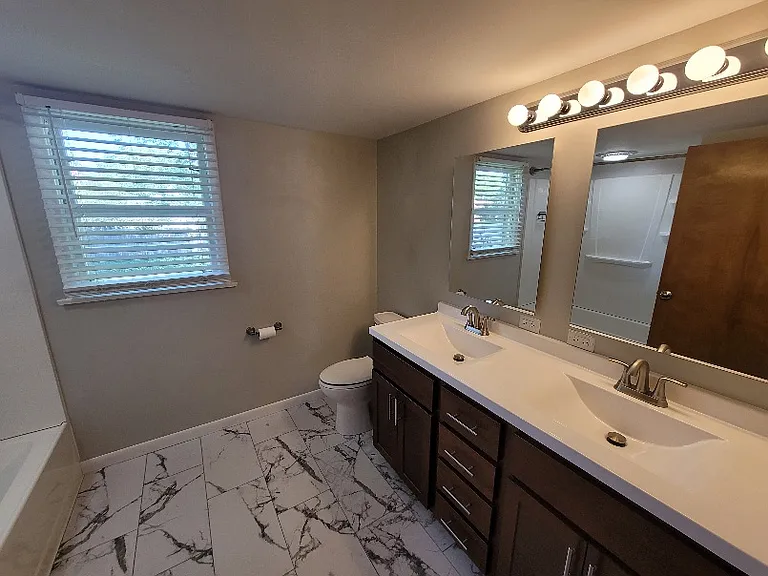 310 N Division Ave — Photo 8