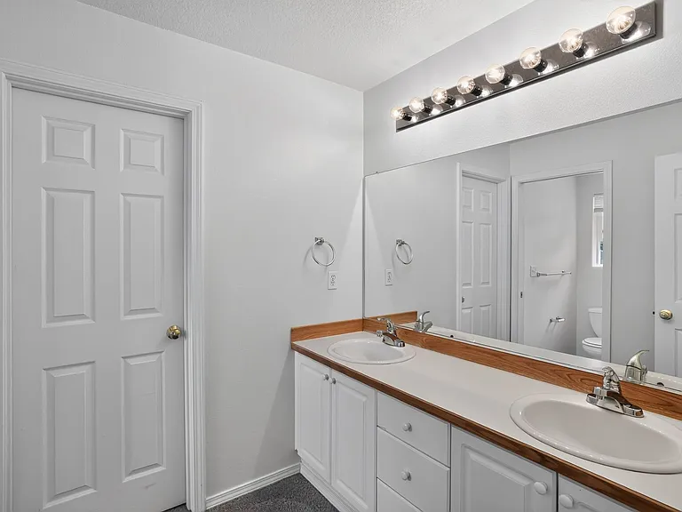 5146 NE Schoeler Cir — Photo 10