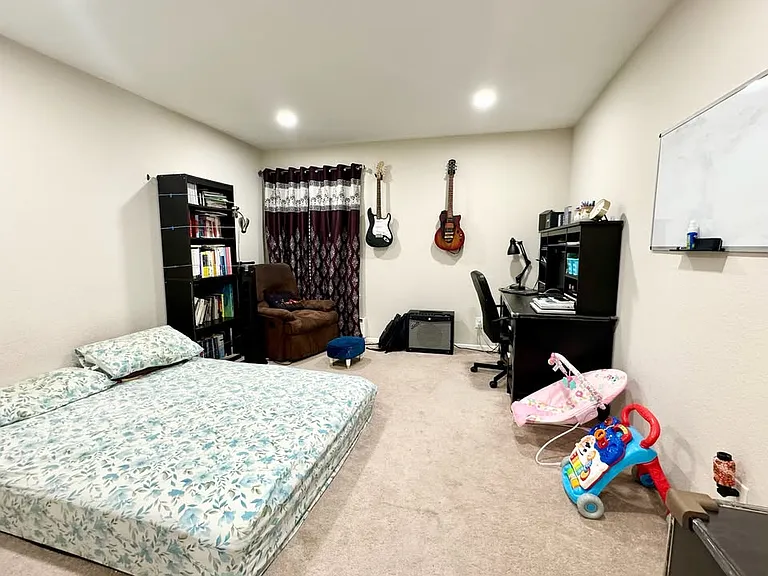 3300 Wolcott Cmn — Photo 18