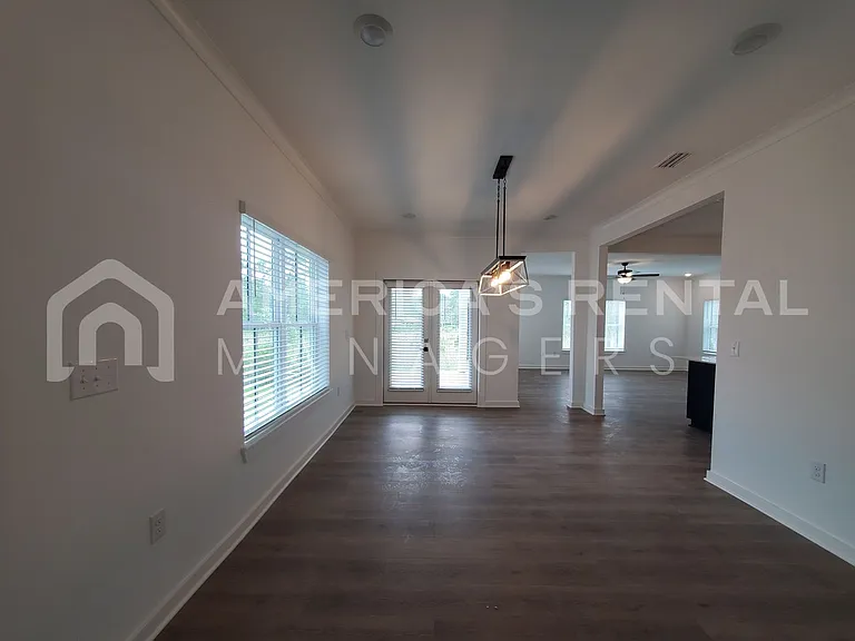 4676 Casablanca Dr — Photo 2