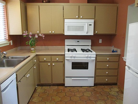 5th image of 4 Bradford Ct