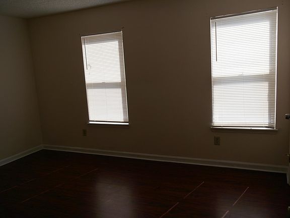 3rd image of 1960 Village Pkwy SE
