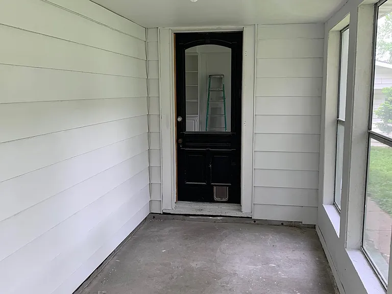 E Elm St — Photo 32
