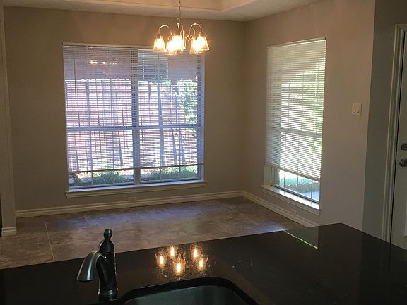3rd image of 421 Pebblecreek Dr