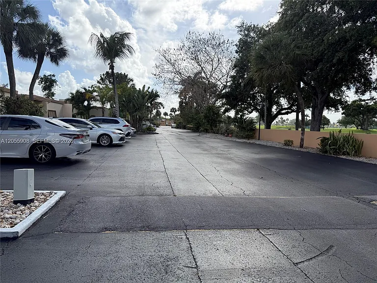 6932 Crown Gate Dr — Photo 20