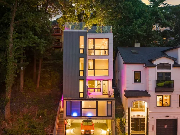 1076 River Road image 2 of 40