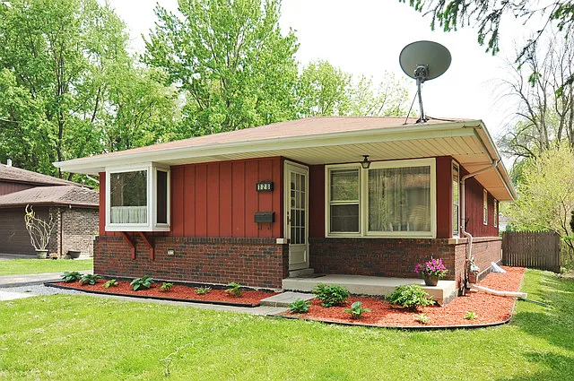 128 W Center St photo 1