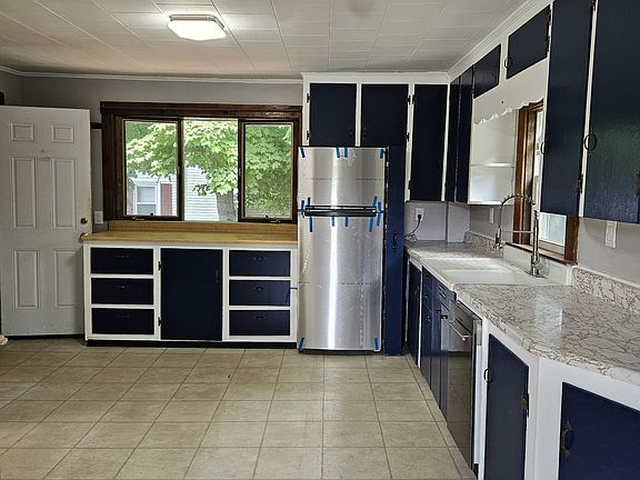 4th image of 85 Sanborn St #2